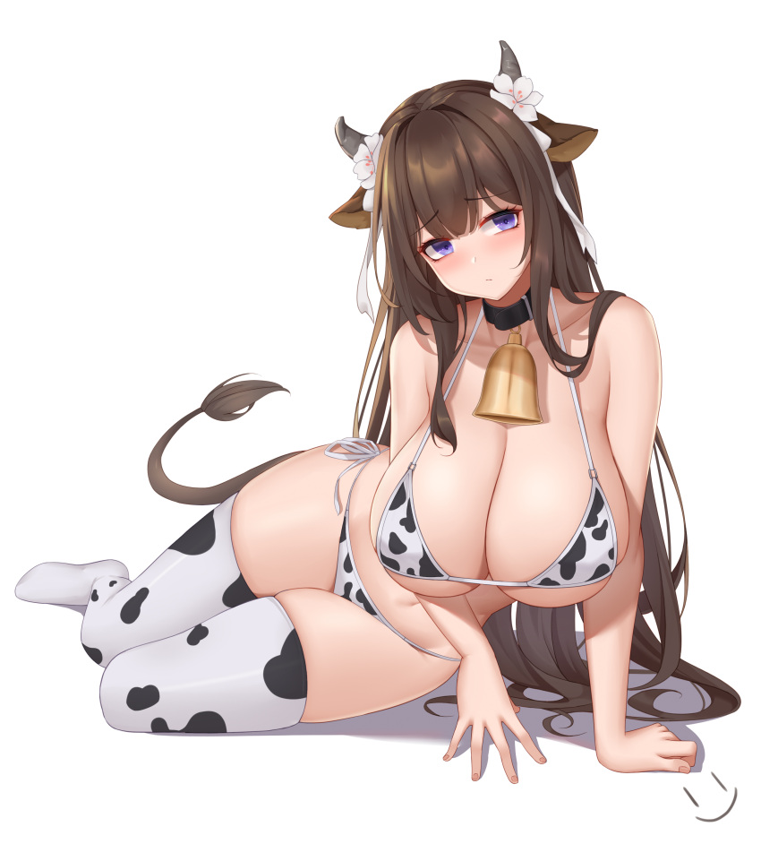 1girl 1girl 1girl azur_lane big_breasts big_breasts أحمر الخدود الثديين brown_hair طوق البقرة_آذان البقرة_فتاة البقر_قرون البقرة_print_بيكيني البقرة_طباعة_thighhighs البقرة_ذيل_الإناث_فقط High_res kashino_(azur_lane) long_hair purple_eyes الفخذين wei_xiao White_background